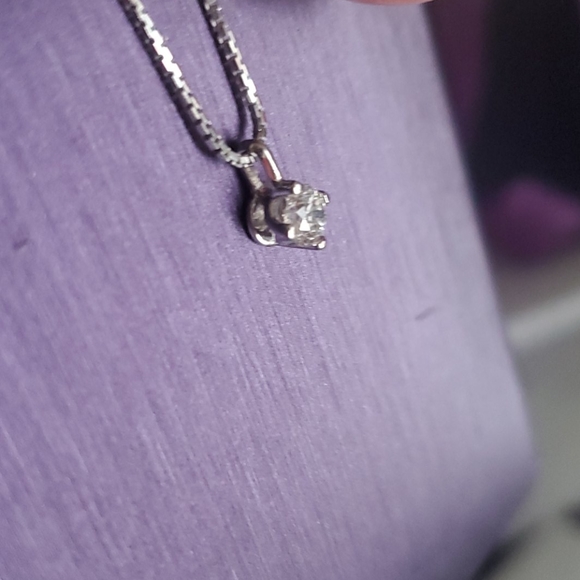 18 karat SI signature Ben Bridge Diamond Pendant - Picture 7 of 16